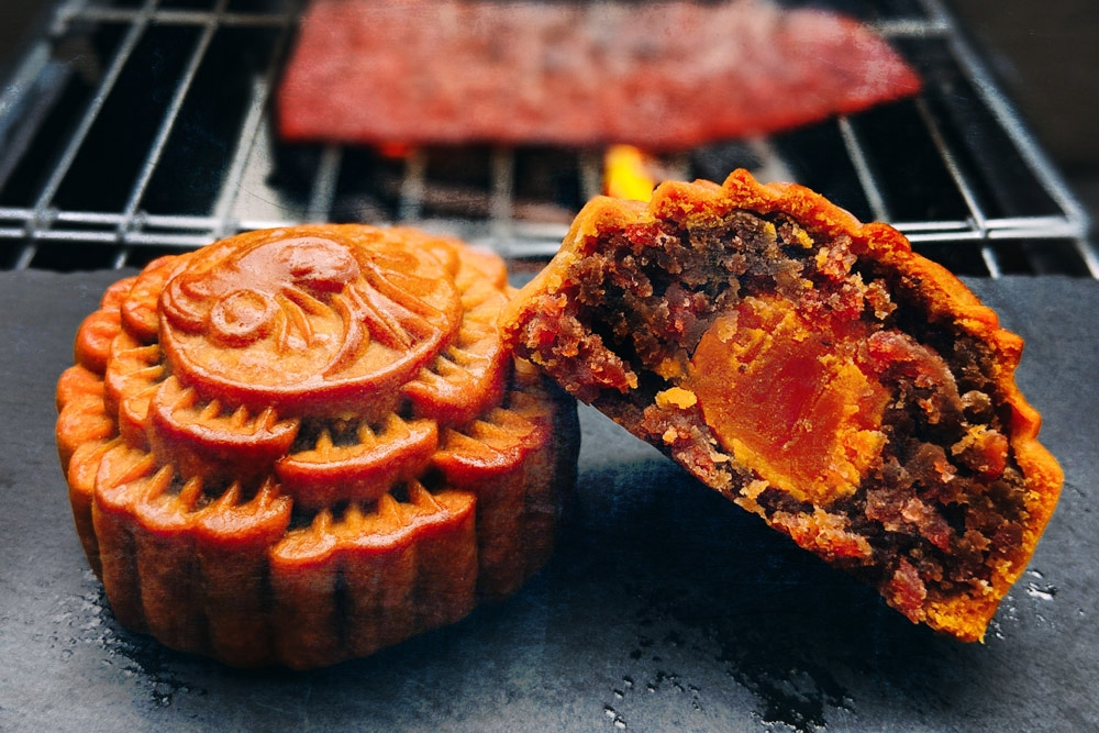 Ching Han Guan’s iconic BBQ Meat Lotus Mooncake with Egg Yolk.— Picture from www.chg.my