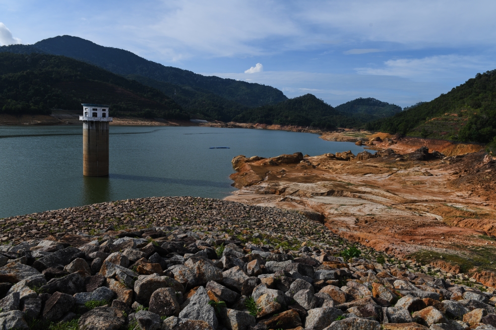 According to Bernama, the Penang Water Supply Corporation (PBAPP) reported today that the effective capacity of the Air Itam Dam has decreased by 1.2 per cent to 30.0 per cent, down from 31.2 per cent recorded last Thursday.  — Bernama pic