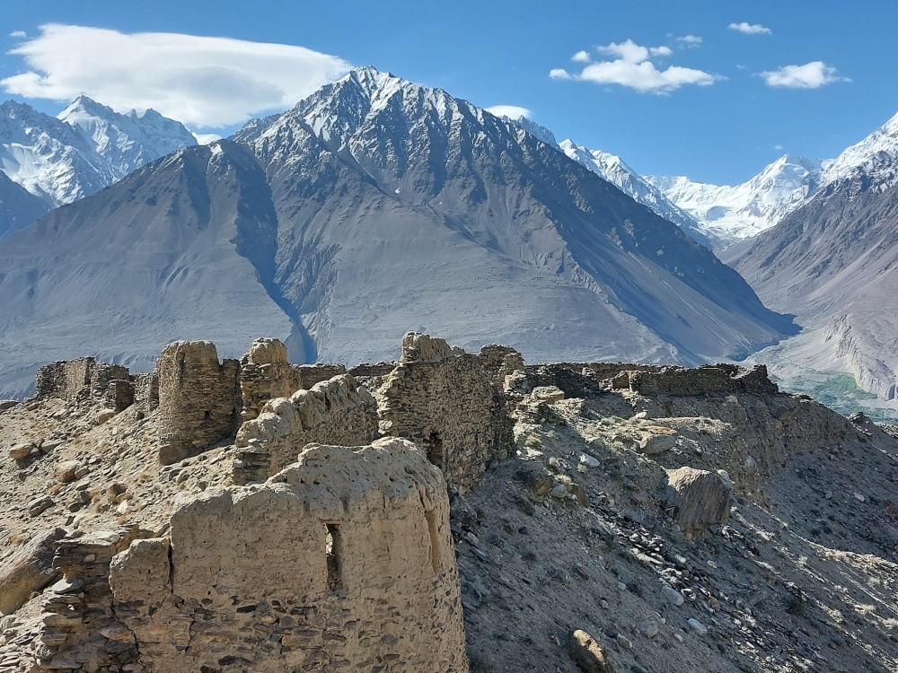 Vista desde la autopista Pamir en Tayikistán. — Foto de Ken Low