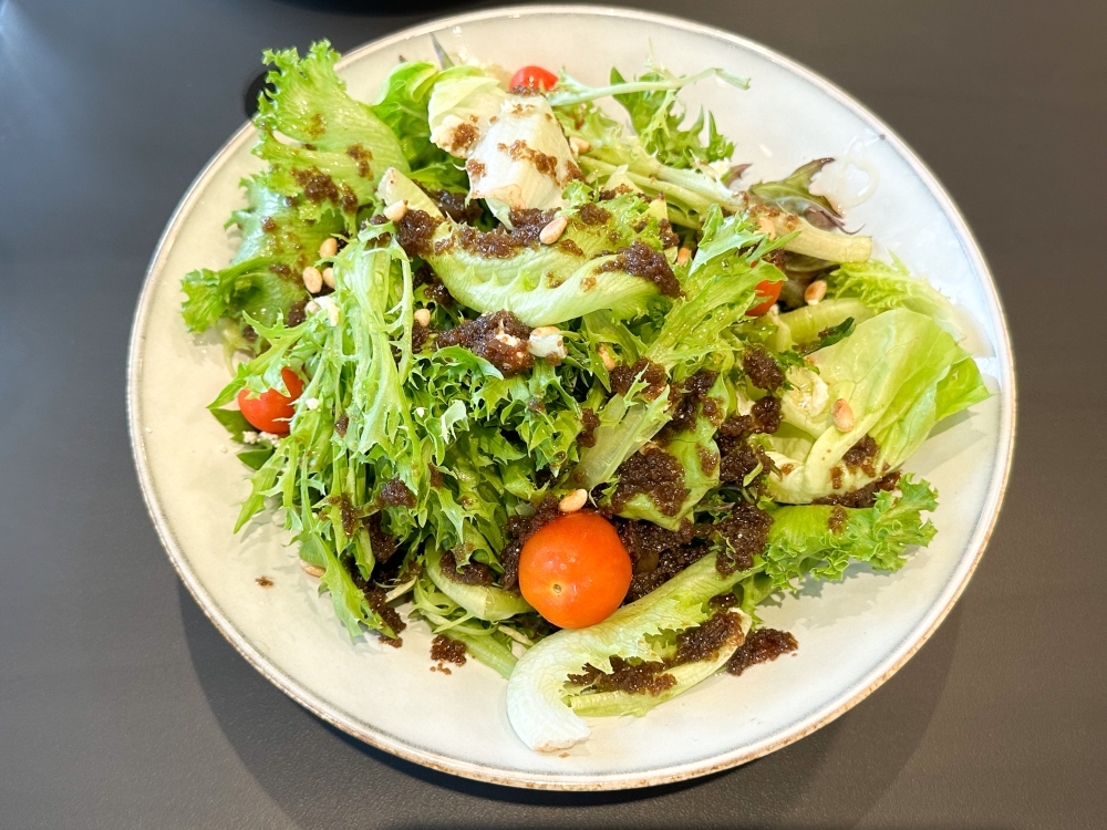 Butcher's House Salad is the antidote to all the meats with crunchy greens, cherry tomatoes doused with caramelised onions — Picture by Lee Khang Yi