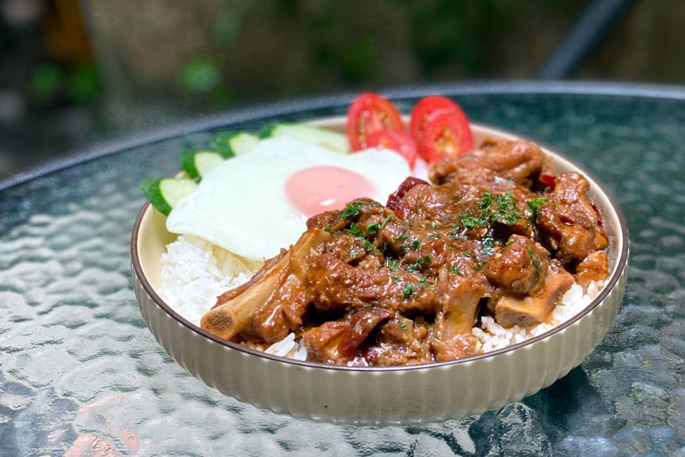 Lovers of 'pai kuat' will enjoy the Spicy Pork Ribs Rice. — Picture by CK Lim