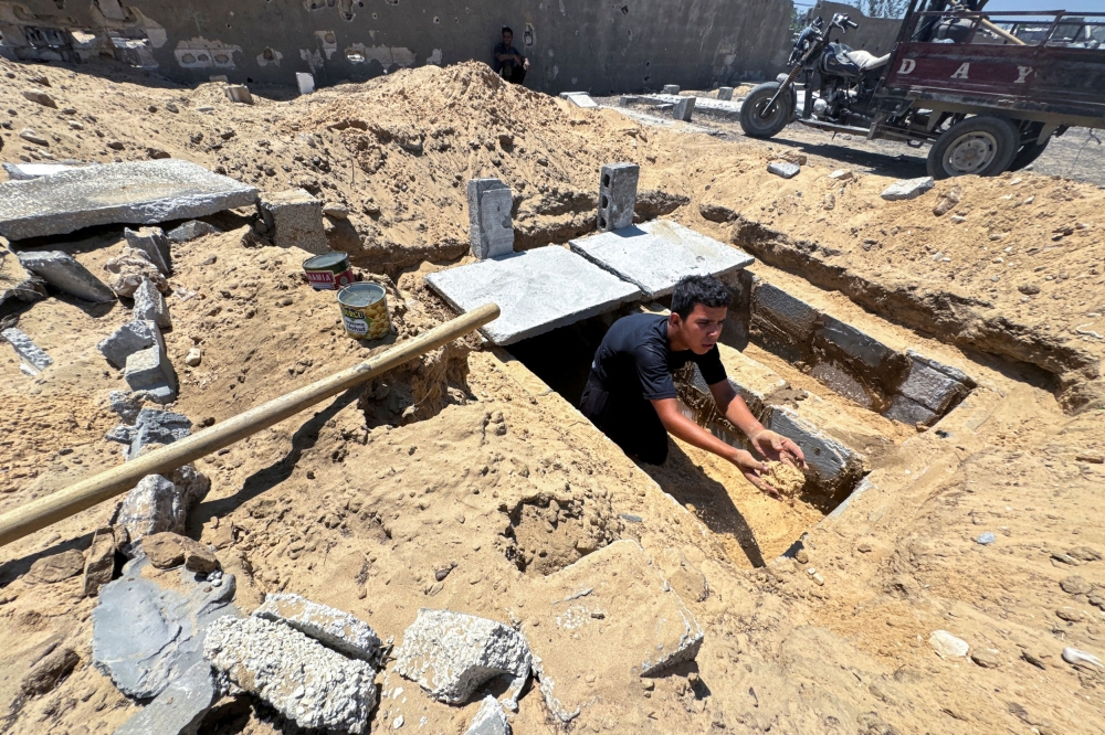 A Palestinian prepares a grave in a cemetery as death toll surpasses 40,000, according to health ministry, amid Israel-Hamas conflict, in Khan Younis in the southern Gaza Strip, August 15, 2024. — Reuters pic  