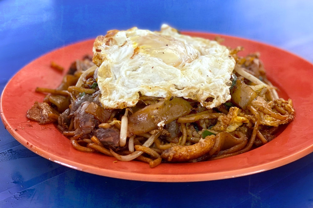 Who could resist ordering another plate of 'char kway teow'? — Picture by CK Lim‘Axel F’ 