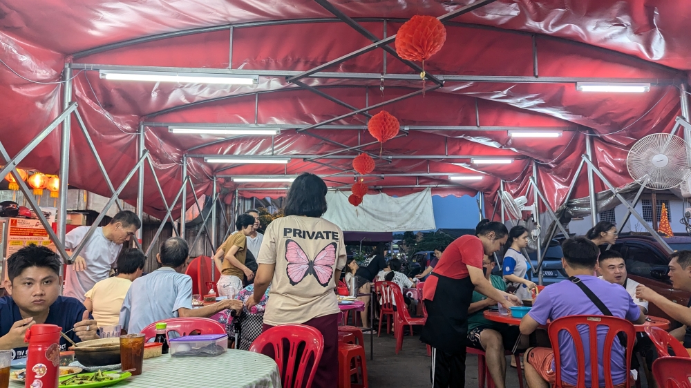 The outdoor ‘patio’. — Picture by Ethan Lau