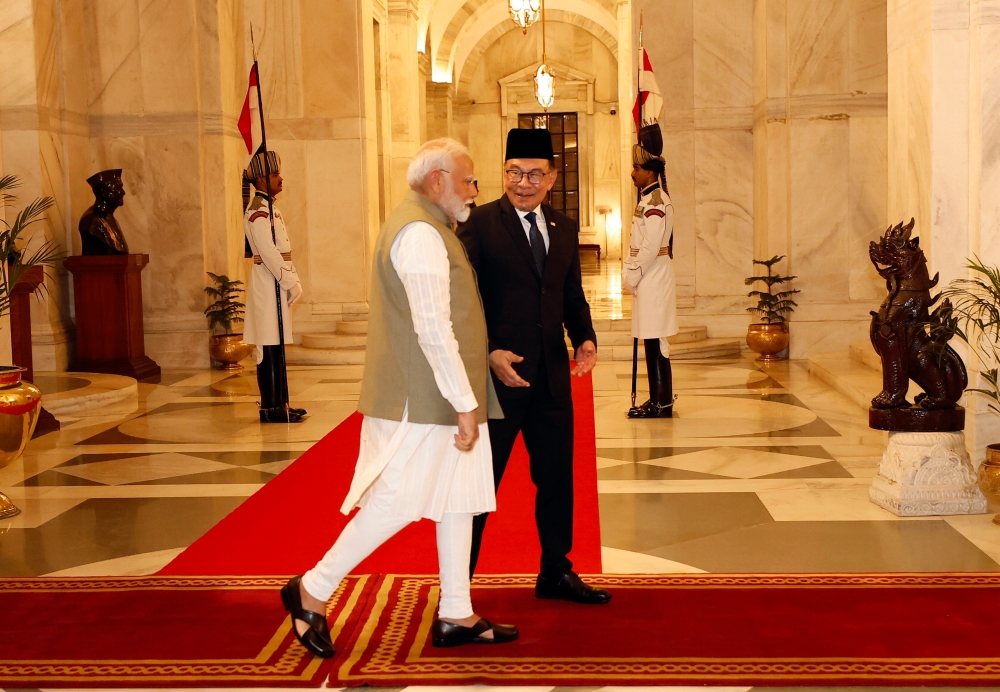 Prime Minister Datuk Seri Anwar Ibrahim with his Indian counterpart, Narendra Modi, during an official ceremonial welcome at Rashtrapati Bhavan, August 20, 2024. — Bernama pic 