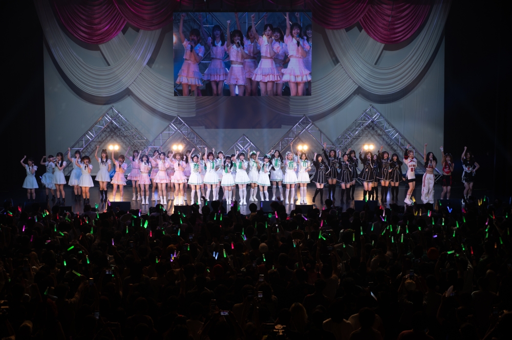 Japanese idol group AKB48 and four sister groups — including Malaysia's newly-formed KLP48 — entertains fans at first concert in Malaysia (VIDEO)