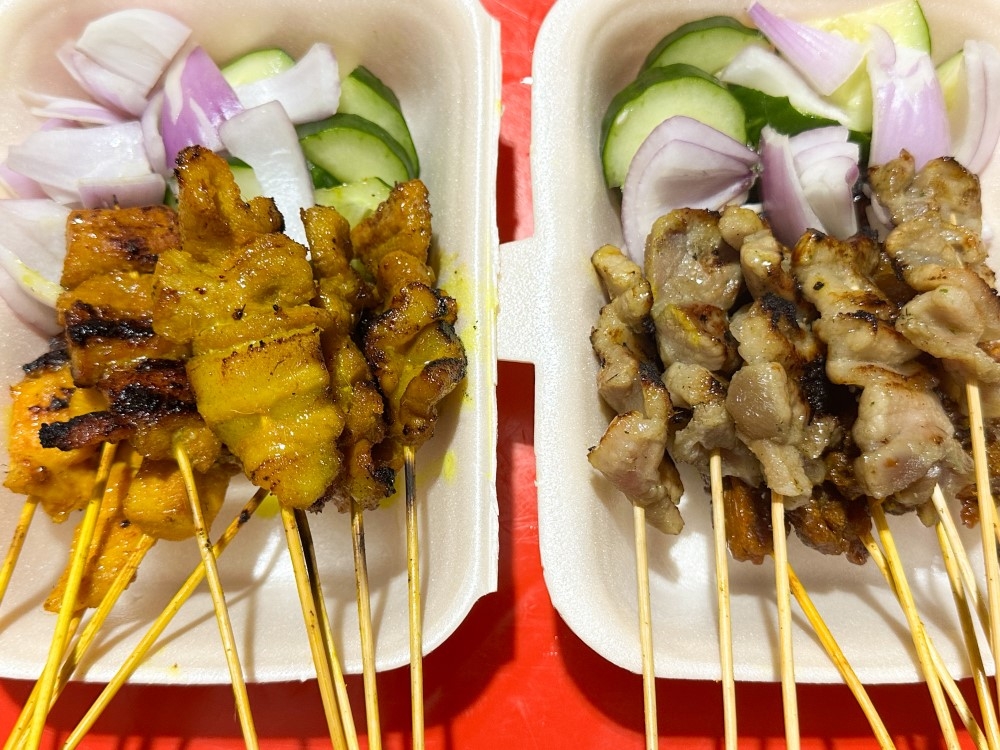 Thai style pork ‘satay’ (left) has more flavour compared to the generic pork one (right) as turmeric and spices are used to marinate the meat.