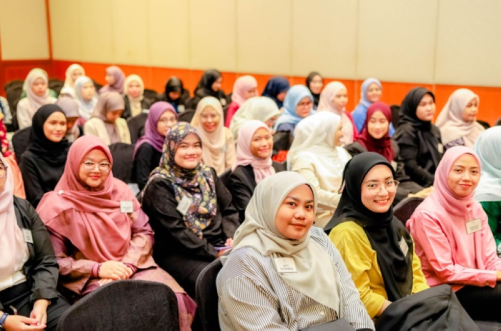 Some of the successful candidates of the Yayasan LTAT Protege Programme. — Picture courtesy of YLTAT 