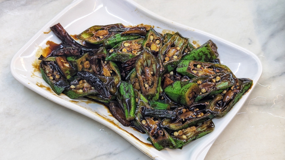 Gong bao okra was a moreish snack. — Picture by Ethan Lau