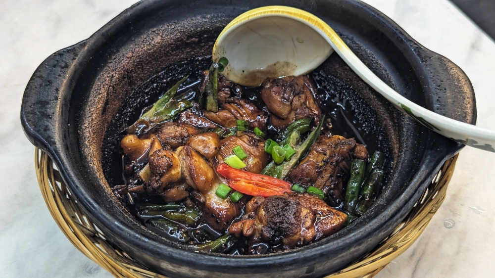 Golden claypot chicken was impressive, with a beautifully balanced black pepper sauce. — Picture by Ethan Lau