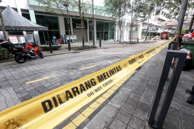 PM Anwar meets with family of KL sinkhole victim, pledges to continue search