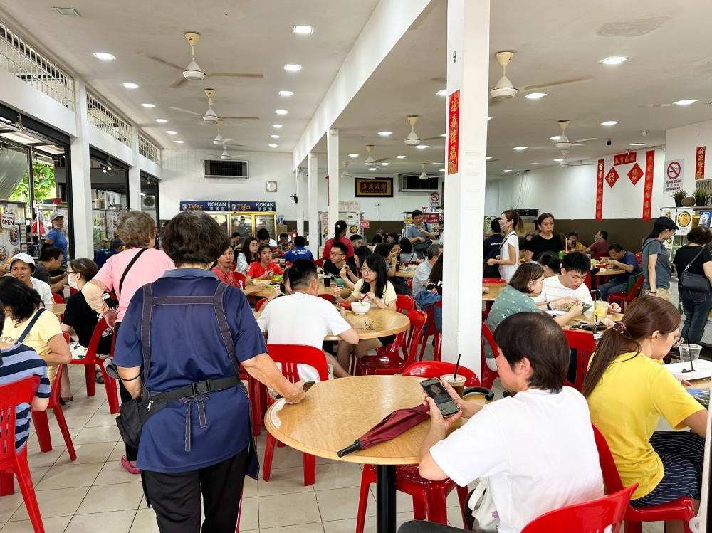 The coffee shop is popular in the neighbourhood so diners need to wait for tables during lunch time — Picture by Lee Khang Yi