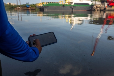 Brazilian fishermen rely on mobile app to fight pollution