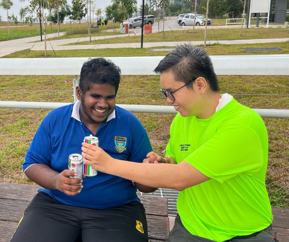 Good friends: John Fung (right) and roommate S.Puvarasan taking a break after the run. — Picture by Opalyn Mok