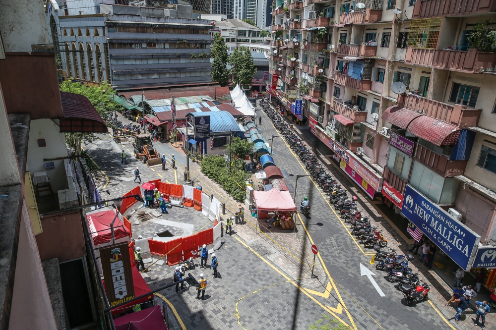 A general view at the another sinkhole at Jalan Masjid India about 50 metres from where the first one formed in Kuala Lumpur August 28, 2024. — Picture by Yusof Mat Isa