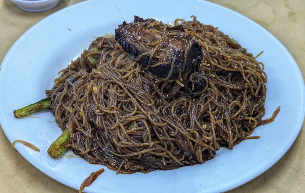 Kit’s ‘kau yuk’ mee hoon is one of a kind. — Picture by Ethan Lau