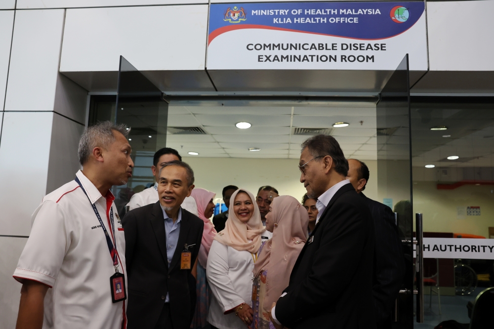 Health Minister Datuk Seri Dzulkefly Ahmad (right) is seen during a review of border control operations to deal with the monkey pox outbreak at the Kuala Lumpur International Airport Terminal 1 entrance in Sepang August 28, 2024. Also present are Health Director General Datuk Muhammad Radzi Abu Hassan (2nd left) and KLIA Health Officer Public Health Physician Dr Mohd Nasir Habib (left). — Bernama pic