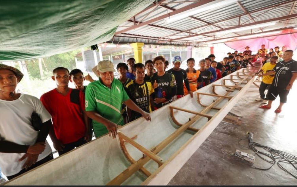 Wahab said he did not use any nails but relied on joints to ensure the strength of the boat, which can reach up to 15 metres and can sit between 12 to 14 rowers. — Bernama pic