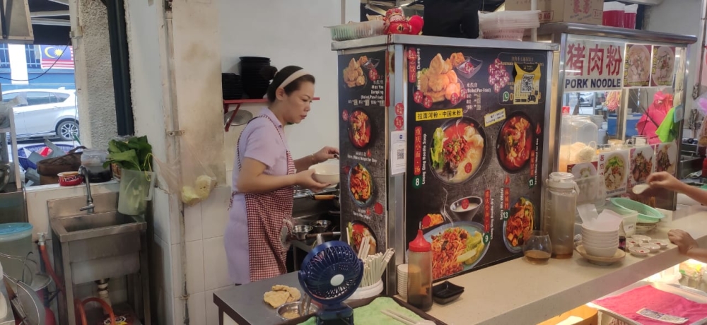 Jin Fu, a Liaoning native from China has been in Malaysia since 2019 and now earns a living as a zhajiangmian hawker in Bandar Baru Sri Petaling. — Picture by Kenneth Tee