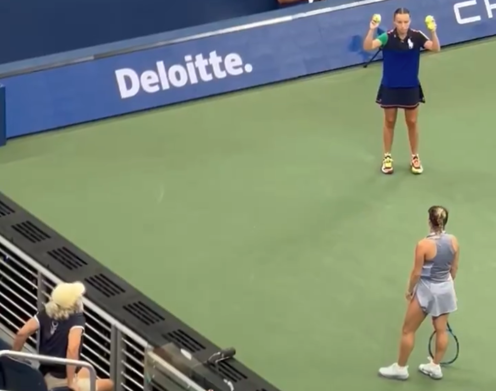 The bizarre saw Yulia Putintseva stare at the ballgirl, refusing to acknowledge the ball girl. — Screenshot from Twitter/MerThomp