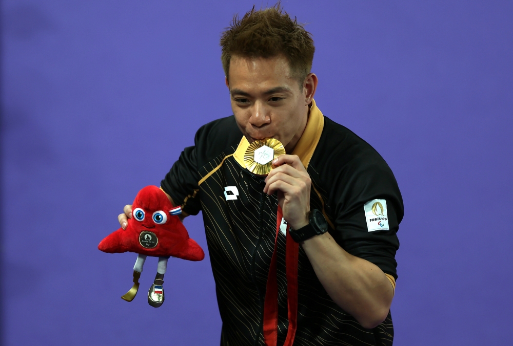 National badminton champion Cheah Liek Hou successfully defended the Paralympic SU5 (physical disability) men’s singles gold medal, thereby winning Malaysia’s first gold medal at the Paris 2024 Paralympic Games September 2, 2024. — Bernama pic