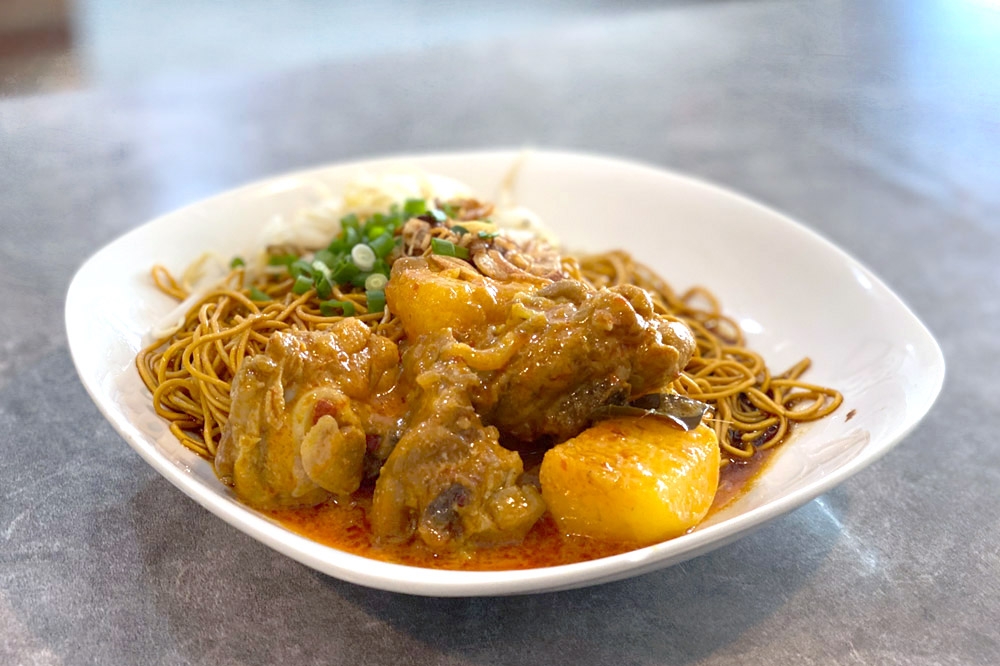 Lemongrass Dry Curry Chicken Noodles — Picture by CK Lim