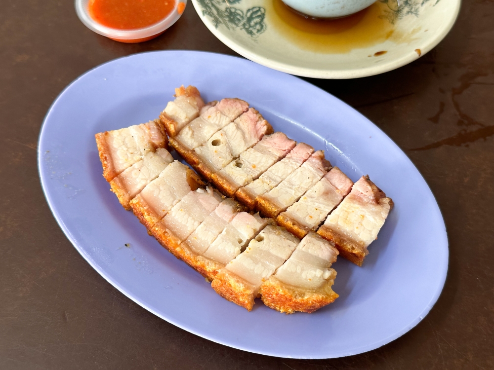 One of the stalls inside the coffee shop offers roast pork with a golden crackling too. — Picture by Lee Khang Yi