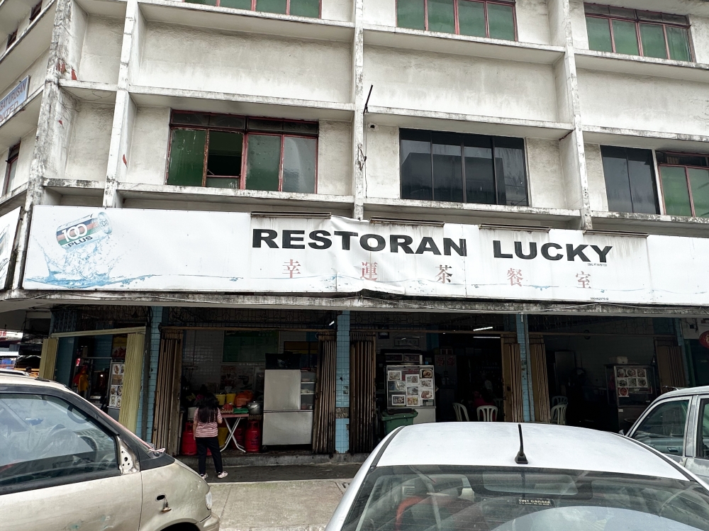 Located right opposite the Pudu wet market, this corner coffeeshop can be accessed by walking in from Jalan Yew. — Picture by Lee Khang Yi