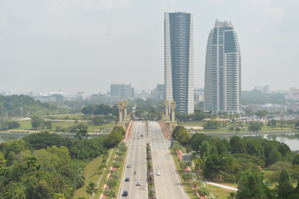 A general view of Putrajaya shrouded with haze October 3, 2023. A major reshuffle of secretary-generals across several ministries is expected to take place soon, according to sources. — Picture by Miera Zulyana