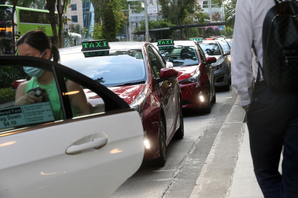 The LTA stated that Singapore and Malaysia are each permitted to operate 200 cross-border taxis and currently, there are nearly 300 taxis are providing such services. ― TODAY pic