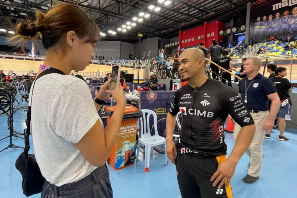 Co founder Elaine Lo interviewing national cyclist Datuk Azizulhasni Awang in Nilai Velodrome during the Asian Track cycling championships. 