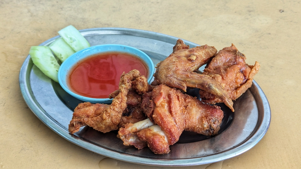 A small plate of fried chicken, which you should save to eat with your order of curry. — Picture by Ethan Lau