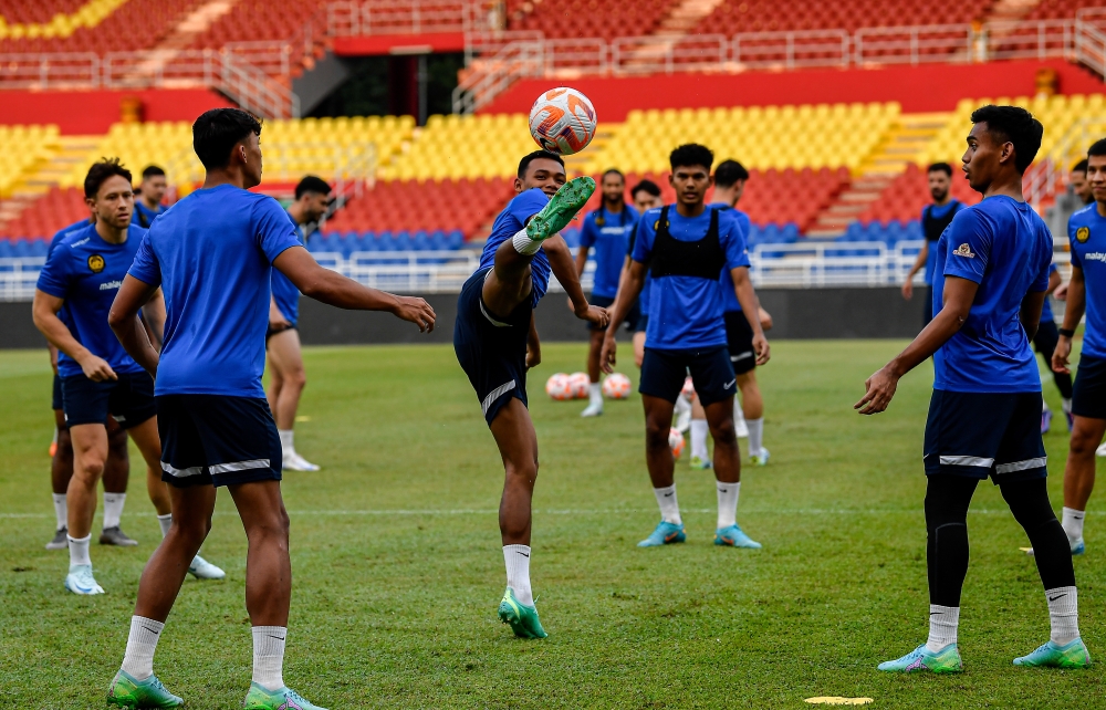 Harimau Malaya squad trains ahead of the final of Merdeka Tournamest against Lebanon. — Bernama pic