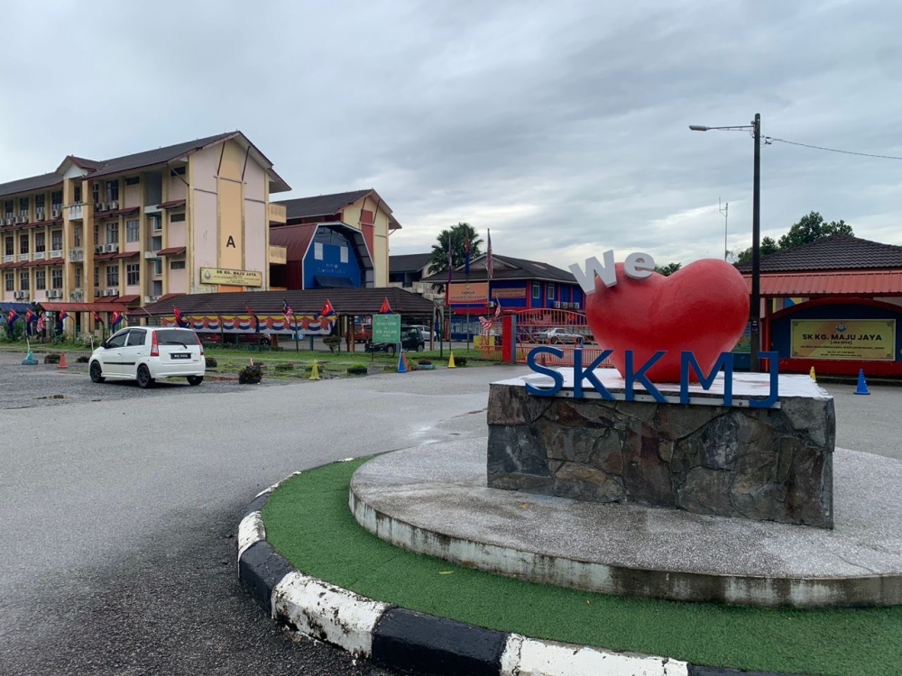 A file photo of SK Kampung Maju Jaya primary school in Kampung Maju Jaya, Kempas. This is the second time that the area has been hit by a chemical odour. — Picture by Ben Tan