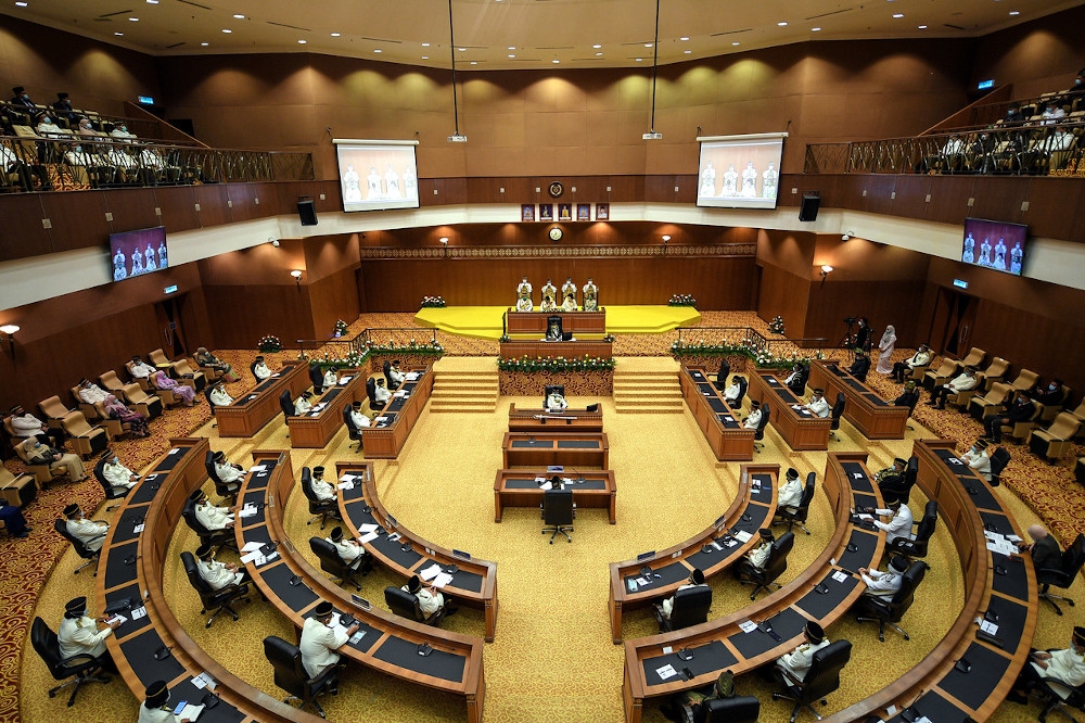 The Perlis State Assembly today elected PAS Deputy Commissioner 1 Baharuddin Ahmad and Perlis Bersatu secretary Azahar Hassan as the state representatives to be appointed as senators. — Bernama pic