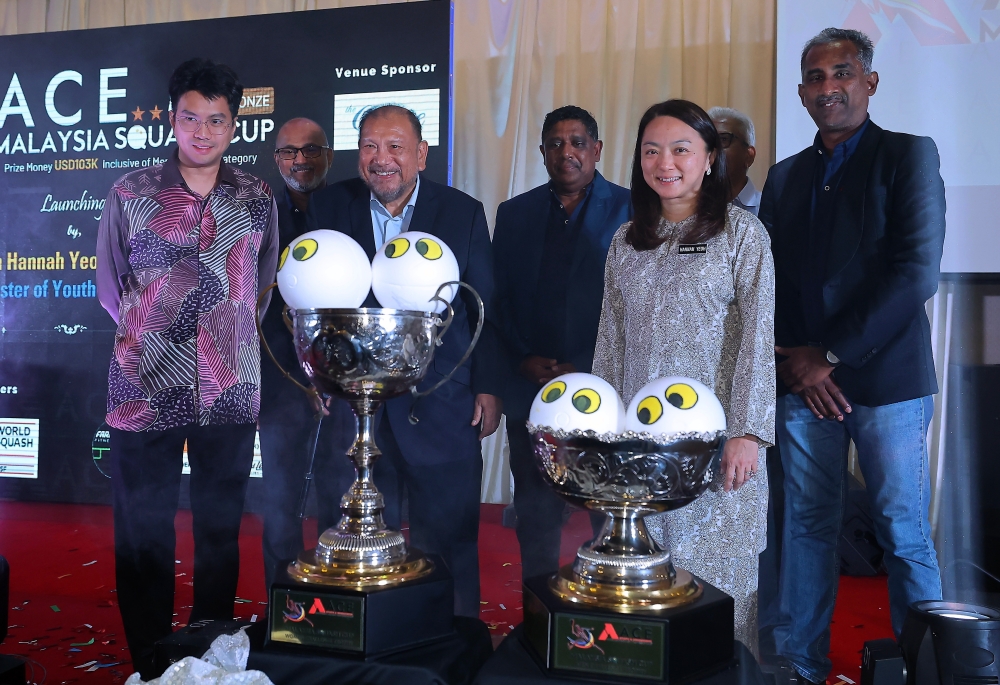 Youth and Sports Minister Hannah Yeoh (2nd right) launches the ACE Malaysia Squash Cup 2024 tournament. — Bernama pic