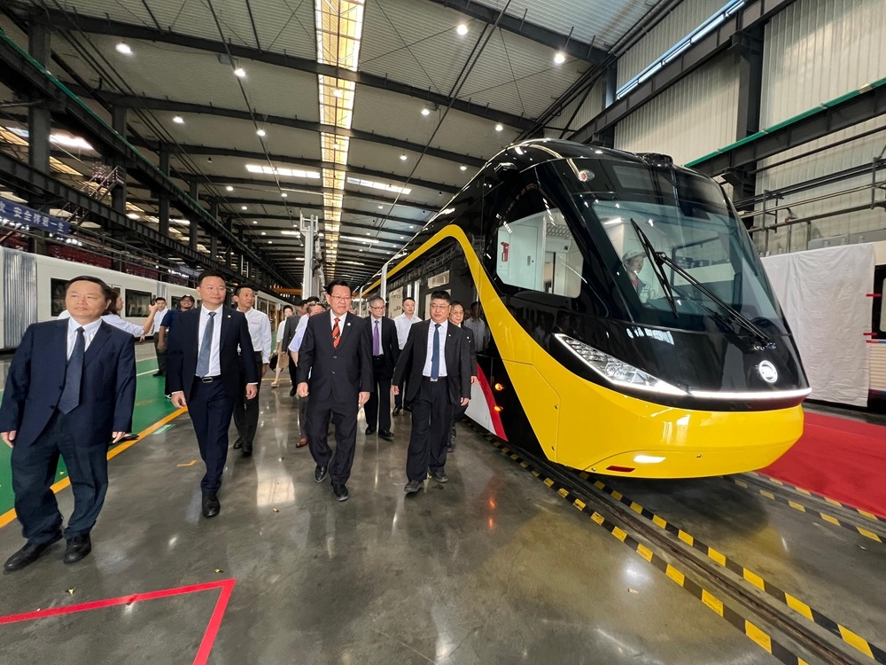 Sarawak Transport Minister Datuk Seri Lee Kim Shin (2nd right) and representatives of the Chinese group and Sarawak delegation arrive for the pre-commissioning and physical inspection and test ride of the first ART vehicle for KUTS. — The Borneo Post pic 