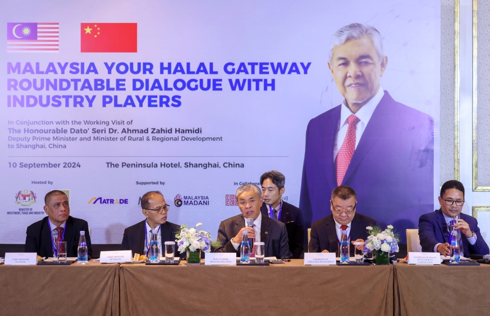 (From left) Perak Menteri Besar Datuk Seri Saarani Mohamad, Pahang Menteri Besar Datuk Seri Wan Rosdy Wan Ismail, Deputy Prime Minister Datuk Seri Ahmad Zahid Hamidi, and China Silk Road Group Chairman Yan Lijin during a roundtable session at the Malaysia-China Halal Business Forum in Shanghai September 10, 2024. — Bernama pic