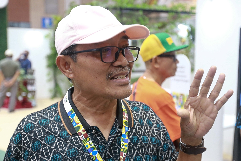 Local farmer Md Suib Yatim speaks to the Malay Mail at the 2024 Malaysian Agriculture, Horticulture and Agro-tourism Exhibition at the Malaysian Agro Exposition Park Serdang (MAEPS) September 11, 2024. — Picture by Sayuti Zainudin