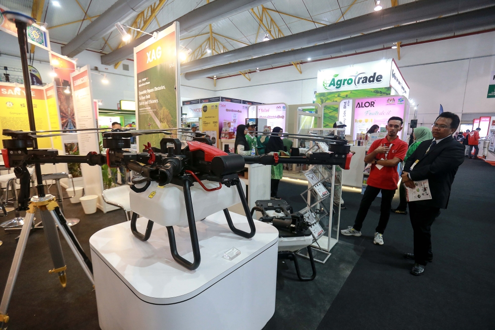 Visitors and staff look at a 50kg agricultural drone on display during the 2024 Malaysian Agriculture, Horiculture and Agrotourism Exhibition held here at Malaysian Agro and Exposition Park (MAEPS) in Serdang September 11, 2024. — Picture by Sayuti Zainudin 