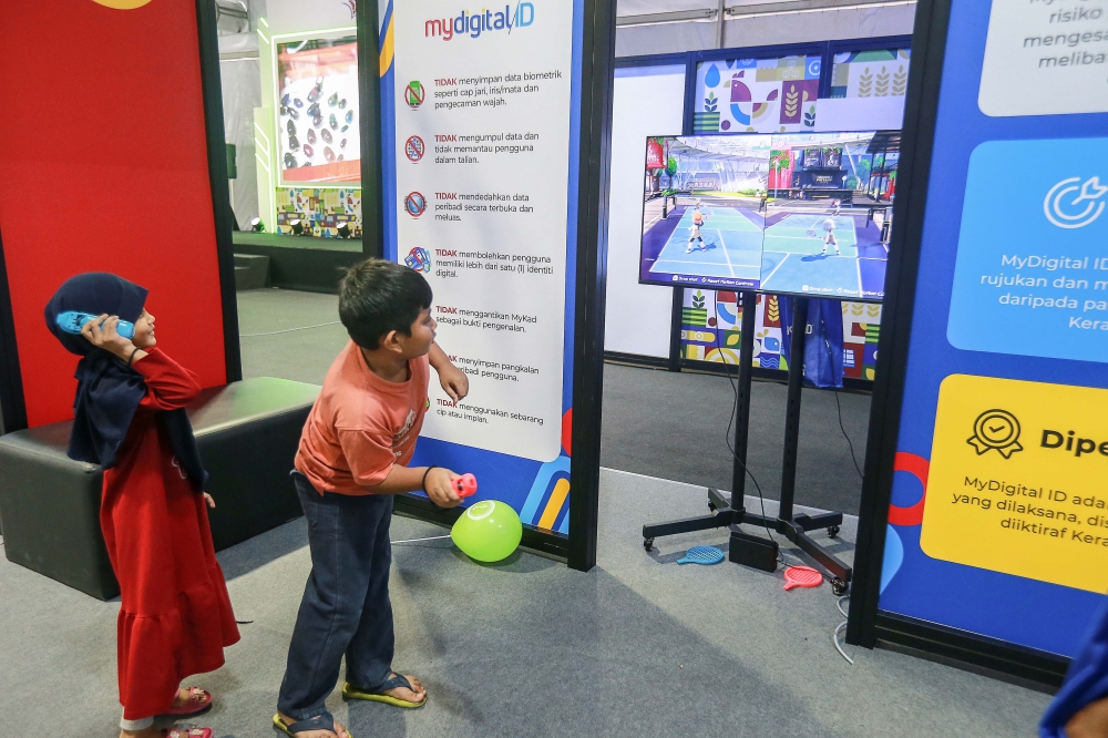 Children play games at a booth at the 2024 Malaysian Agriculture, Horiculture and Agrotourism Exhibition at the Malaysian Agro and Exposition Park (MAEPS) in Serdang September 11, 2024. — Picture by Sayuti Zainudin 