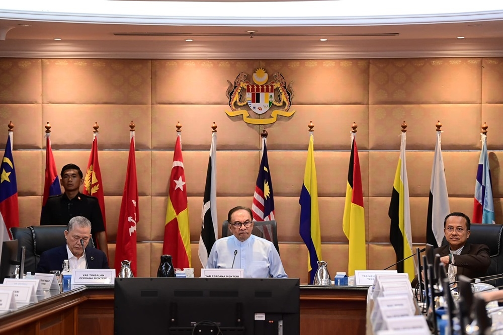 Prime Minister Datuk Seri Anwar Ibrahim said that the National Water Council meeting agreed on the need to establish a working committee to look at the threat of water pollution in the country involving all stakeholders to ensure the issue is addressed promptly. — Picture via Facebook/Anwar Ibrahim 