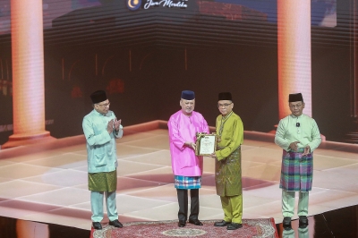 Sarawak Mufti Datu Kipli Yassin is recipient of national-level Perdana Malidur Rasul award