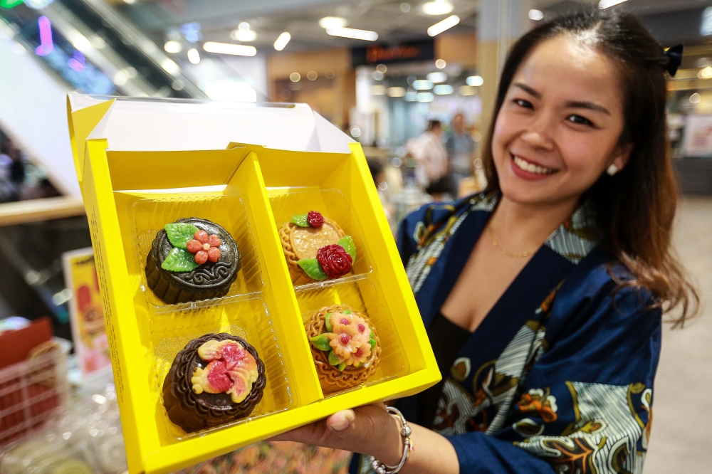 Stephanie Chan of Bake By La Petite showing off the four variations of ‘kek lapis’ mooncakes. — Picture by Sayuti Zainudin