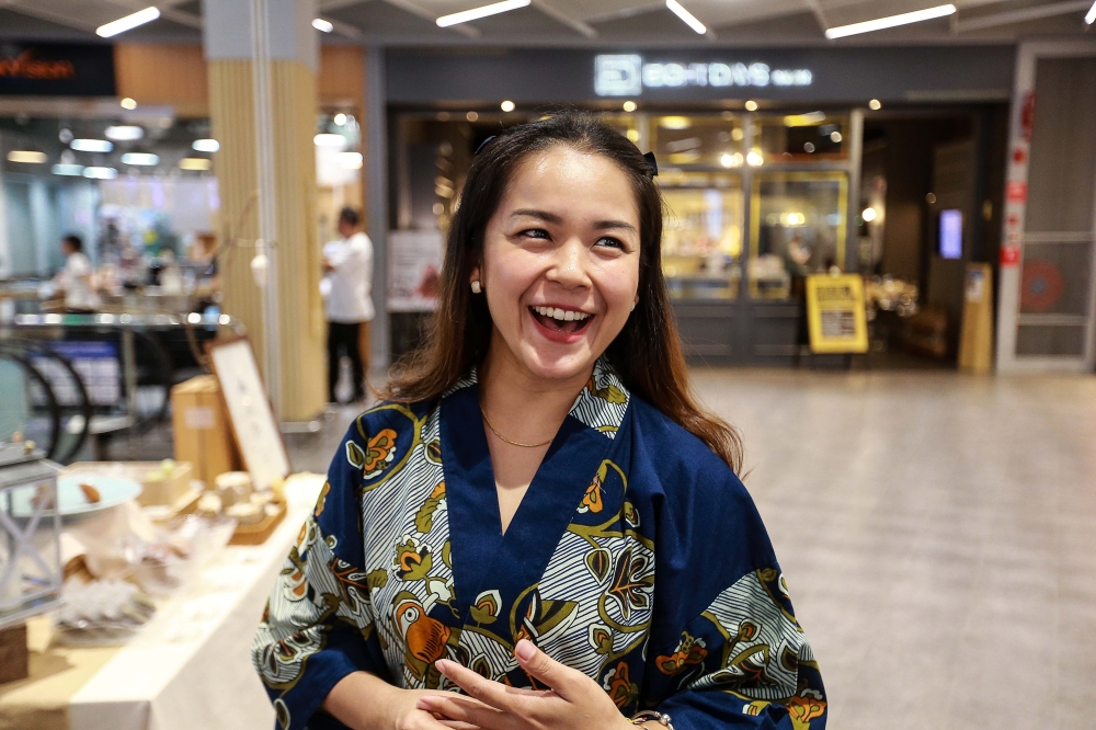 Stephanie Chan of Bake By La Petite is herself not a fan of the traditional mixed nuts mooncake. — Picture by Sayuti Zainudin