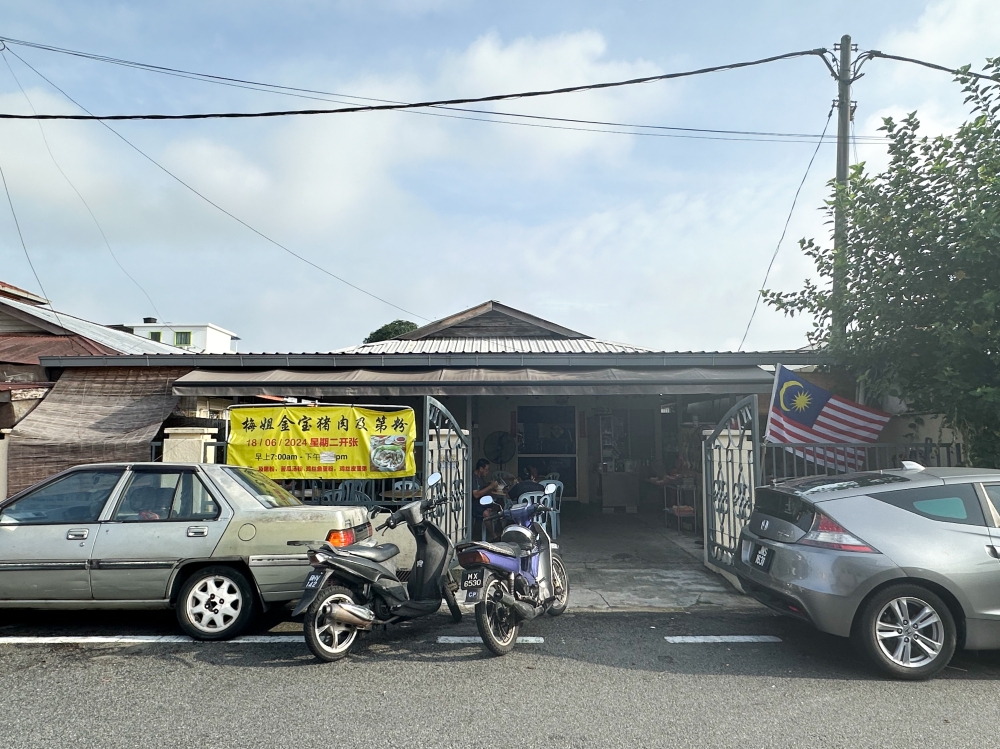 Look for this yellow banner for the house which is opposite the Kampung Cempaka wet market. — Picture by Lee Khang Yi