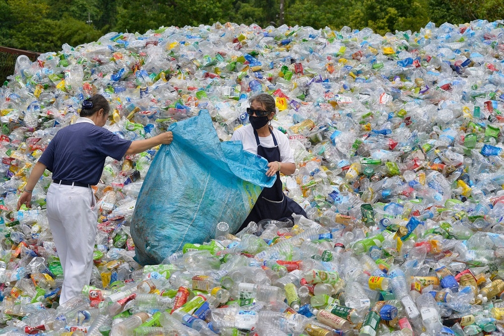 Due to mass production of the material from the 1950s to 2019, 140 million tonnes have already accumulated in the rivers, lakes and oceans. — AFP pic