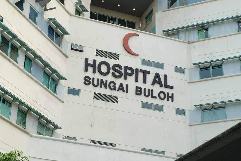 Yesterday, Bernama reported that an inmate from Sungai Buloh Prison, who was receiving treatment at the hospital, escaped at 3.56pm. — Picture by Yusof Mat Isa