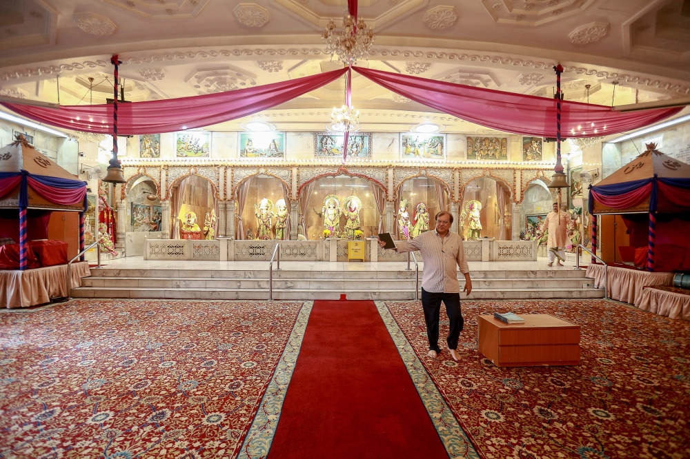 The Shree Lakshmi Narayan Mandir prayer hall. – Picture by Sayuti Zainudin