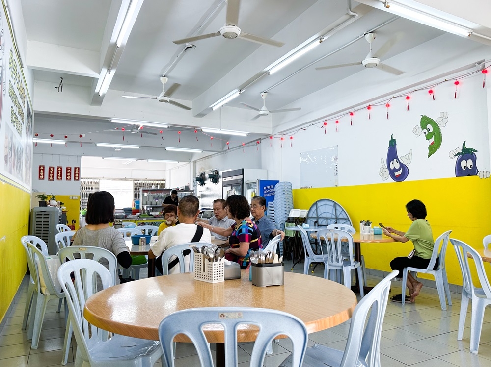 The restaurant is decorated with ‘yong tau foo’ cartoon characters and pictures of their diners. — Picture by Lee Khang Yi